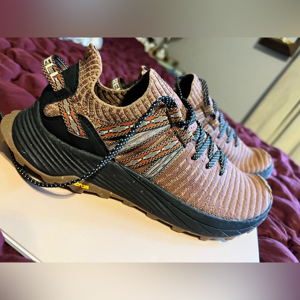 Sz 9 Merrell knit shoe